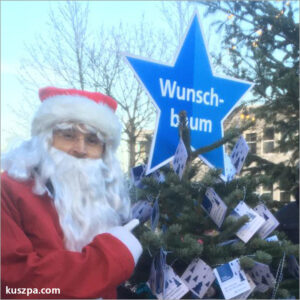 Weihnachtsmarkt mit einem Wunsch-Weihnachstbaum an der FernUni in Hagen